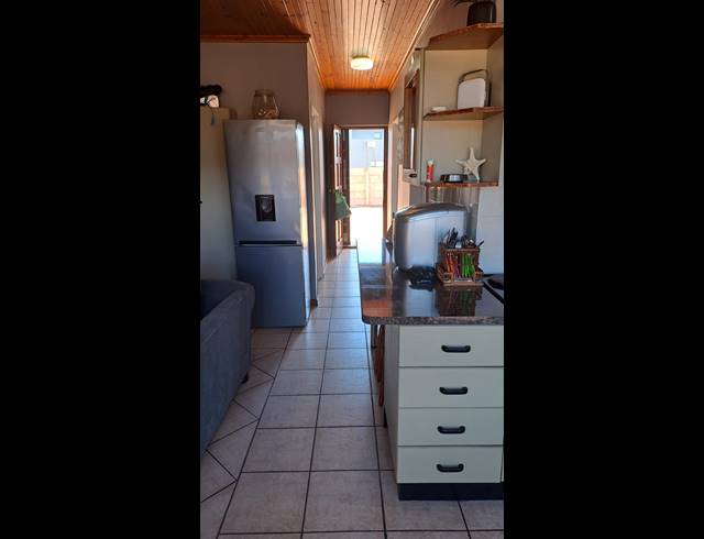 2 BEDROOM APARTMENT FOR SALE IN JEFFREYS BAY CENTRAL